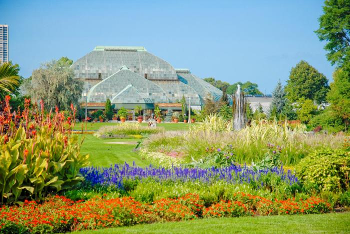 Lincoln Park Conservatory greenhouse and flowers, photo courtesy Choose Chicago