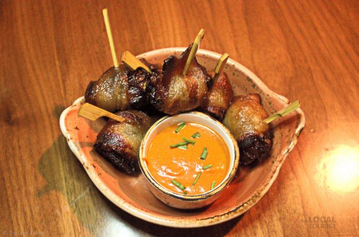Datiles – stuffed bacon-wrapped dates