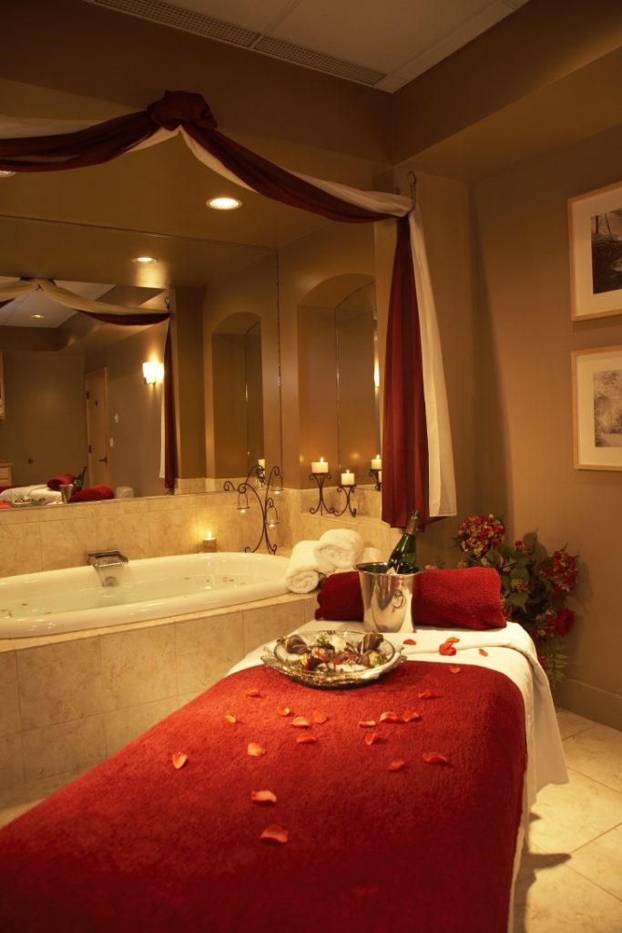 https://yourchicagoguide.com/wp-content/uploads/2019/11/Stonedrift-Spa_Massage-Room_Photo-Credit-Eagle-Ridge-Resort-and-Spa_25-683x1024.jpg