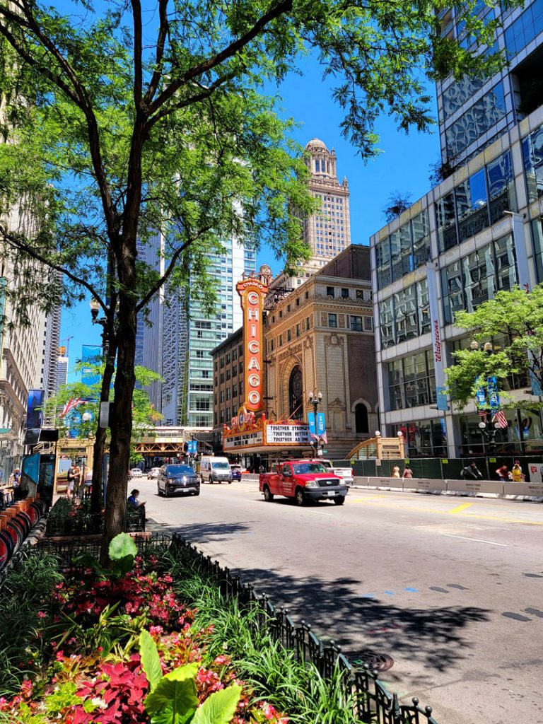 chicago theatre marquee tour